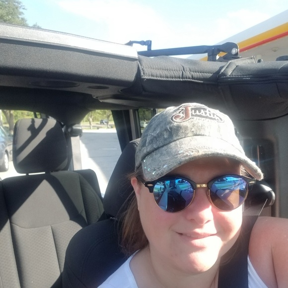 Meet your Posher, Elaine - Picture 1 of 1